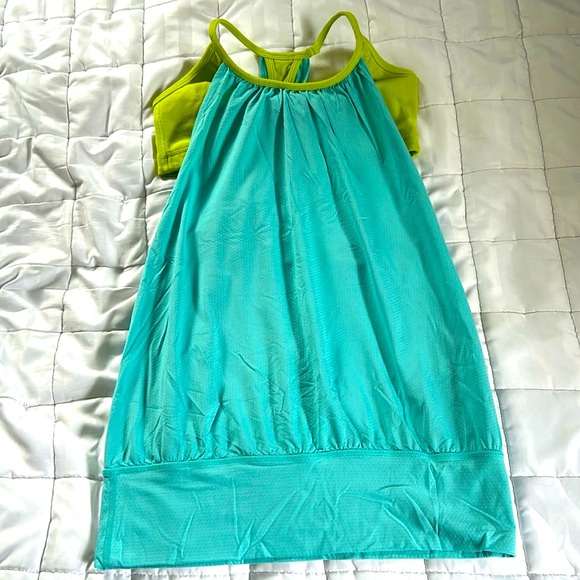 Lululemon tank top with bras - Picture 1 of 4